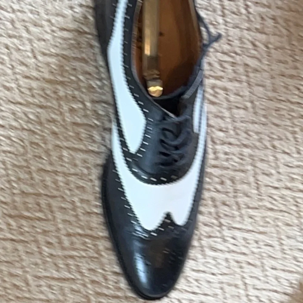 Black & White spectators size 9 1/2